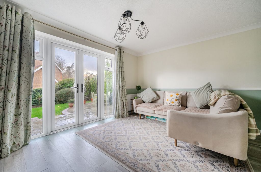 Property photo 3 of 16 1375606-9-691217d...