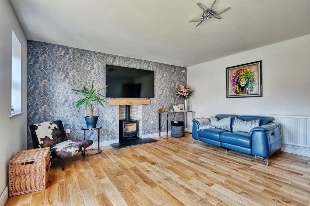 Property photo 3 of 22 32Cro15.Jpg