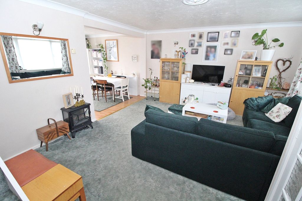 Property photo 2 of 12 4800612