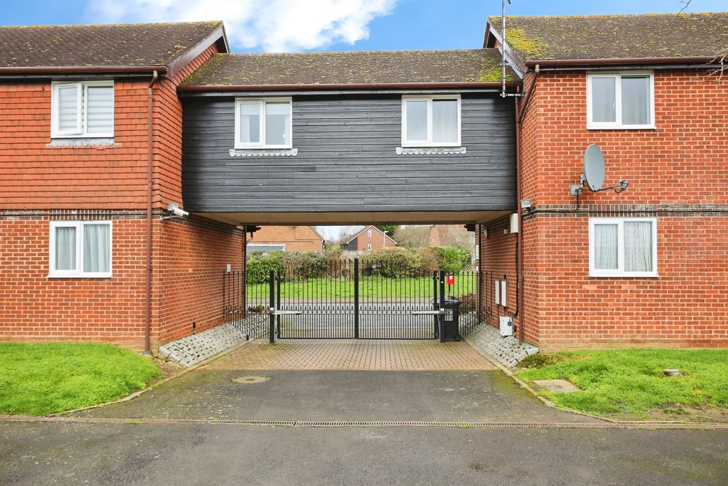 Property photo 2 of 20