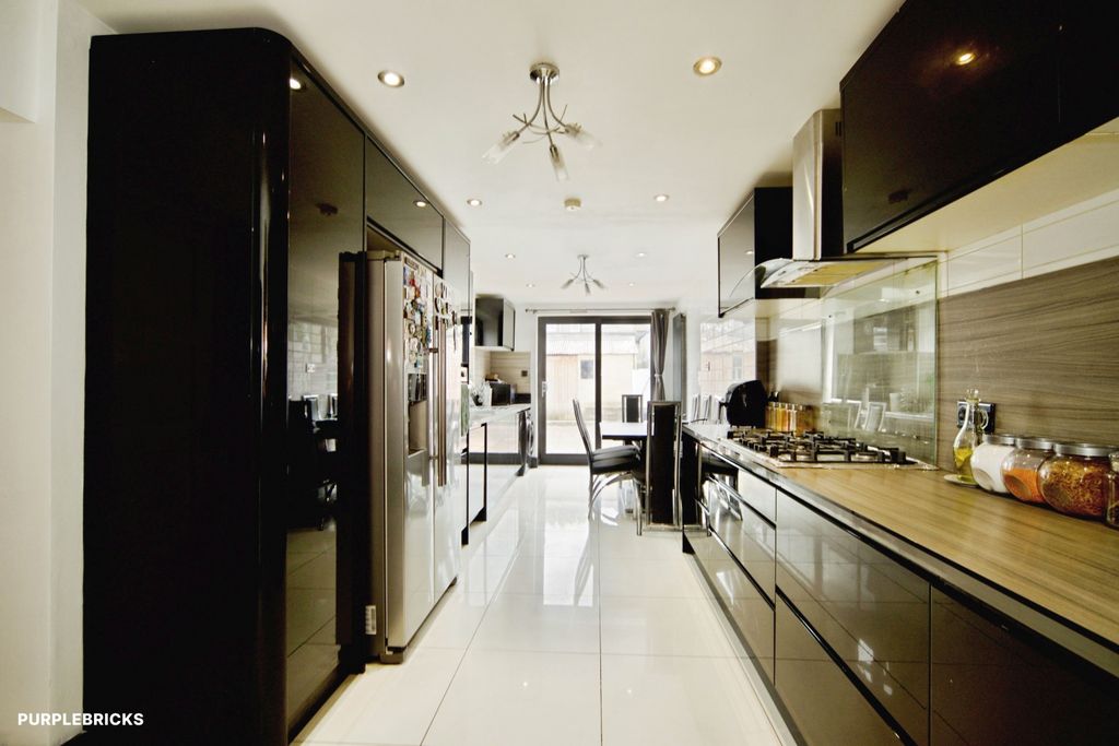 Property photo 3 of 31 Kitchen/Diner