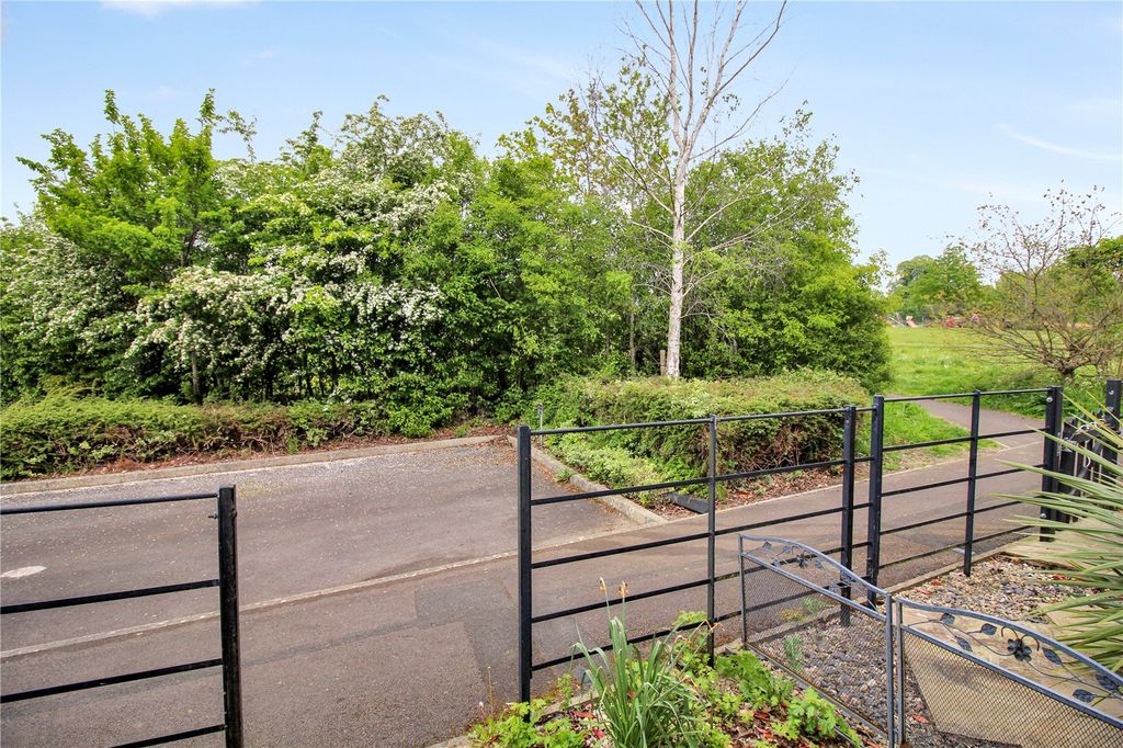 Property photo 2 of 14 Picture No. 12