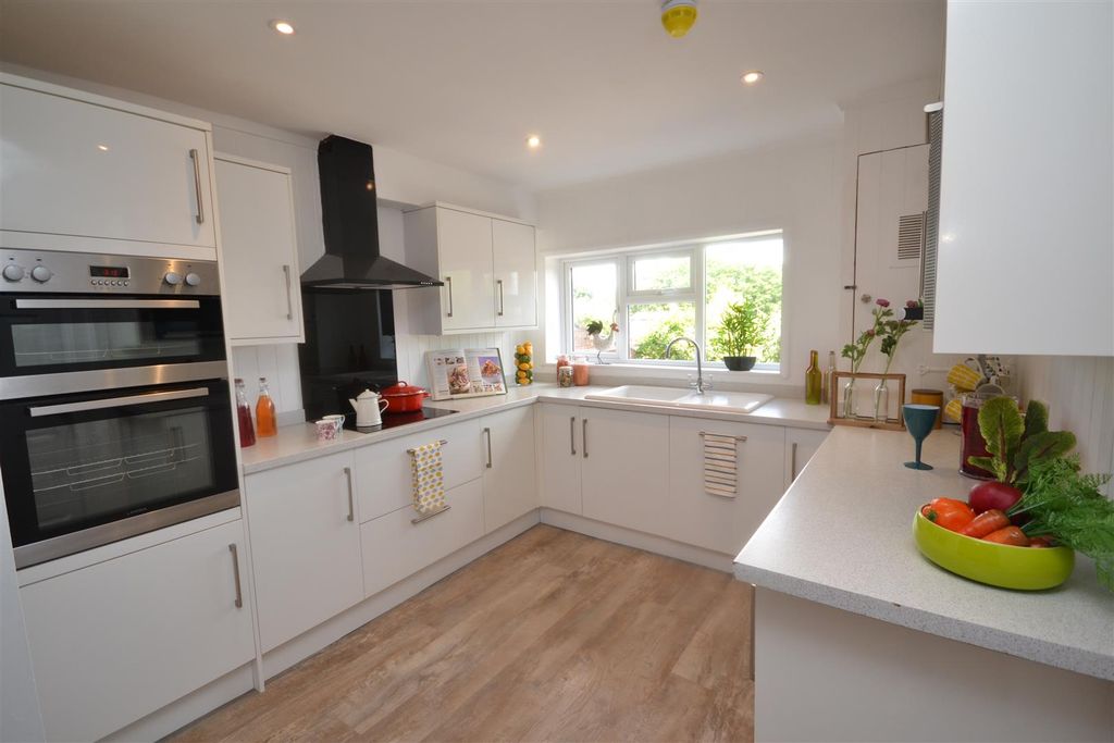 Property photo 3 of 11 9. Kitchen.Jpg