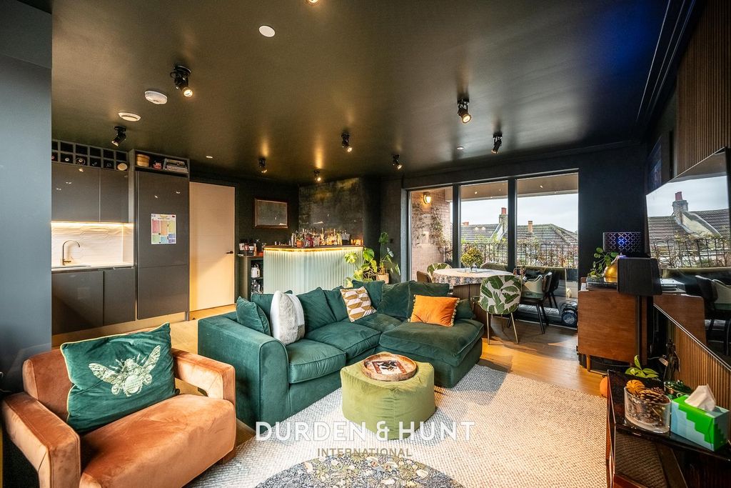 Property photo 3 of 26 Broadwest-36.Jpg