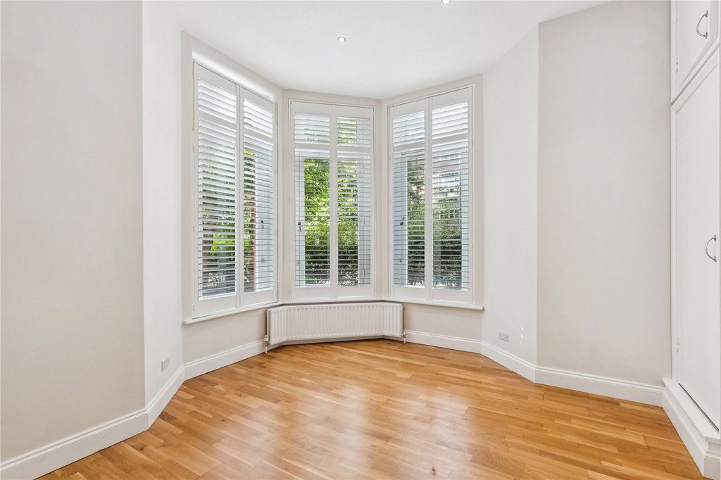 Property photo 2 of 8 Picture No. 27