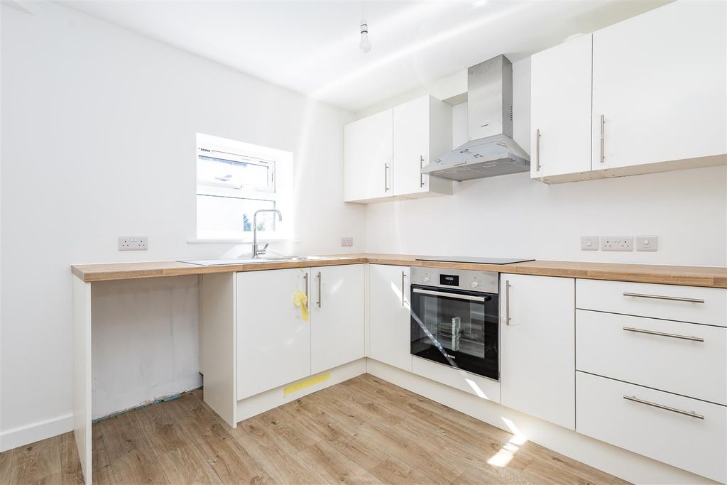 Property photo 3 of 13 Kitchen