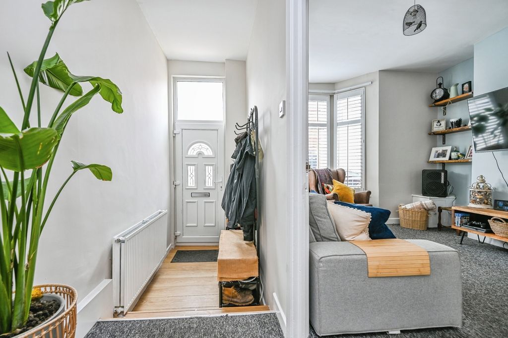 Property photo 2 of 18 Pbox-Img.Jpg