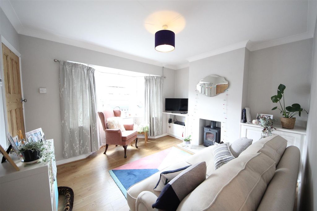 Property photo 2 of 14 Lounge