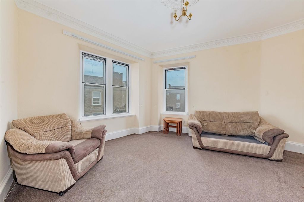 Property photo 2 of 10 Flat 9 2 Rosefield Street Dundee-4.Jpg