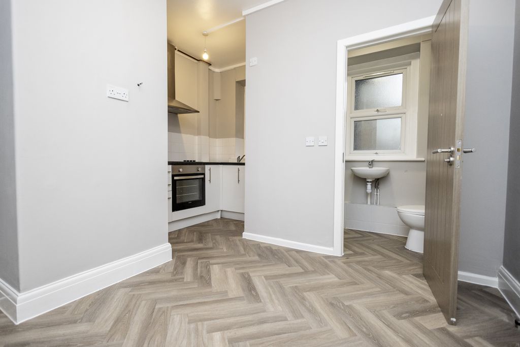 Property photo 1 of 6 Jt3A6793