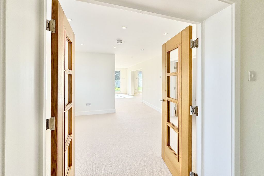 Additional image 6 of 4 bed flat for saleWestern Road, Branksome Park, Poole BH13