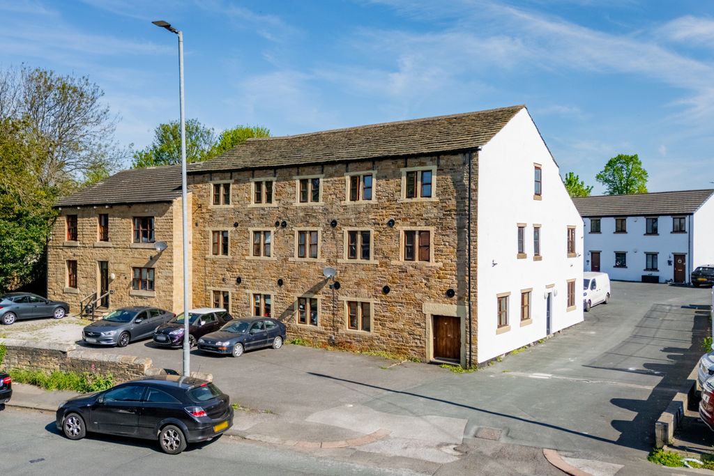 Property photo 1 of 9 2 Bed Unfurnished Apartment