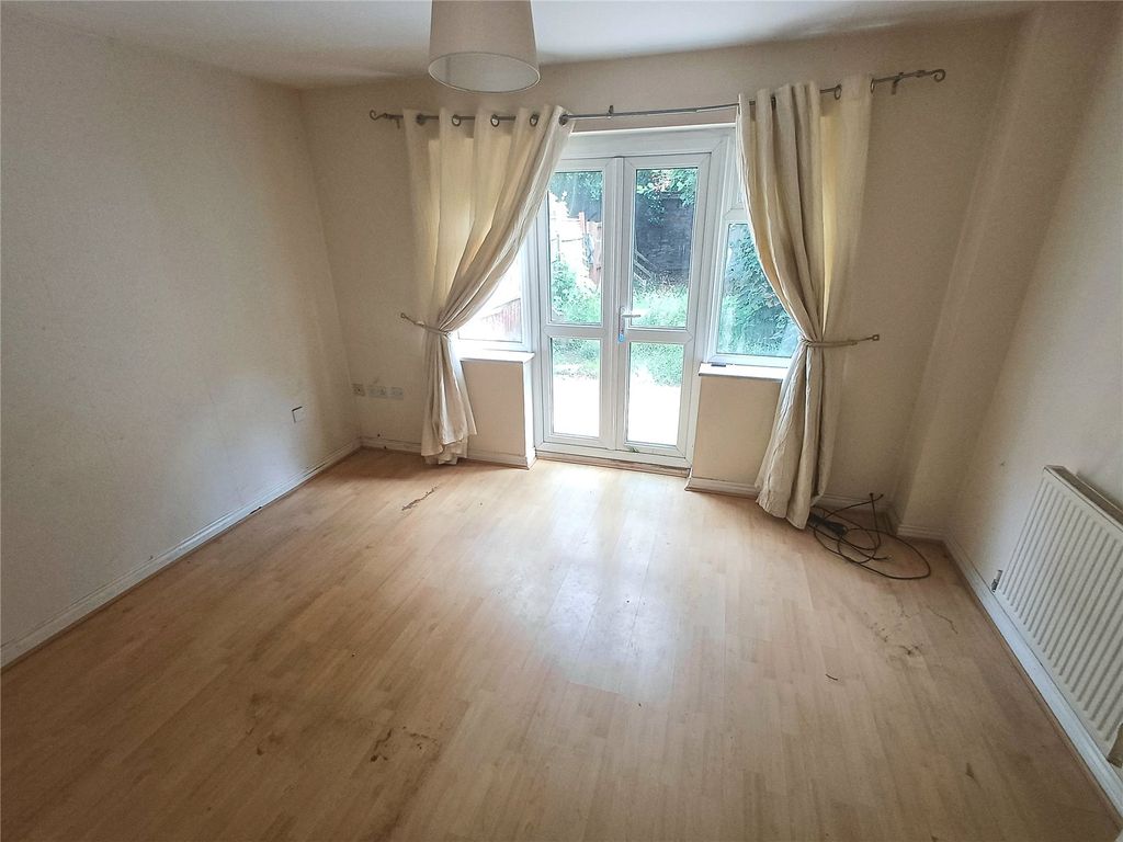 Property photo 3 of 11 Picture No. 01