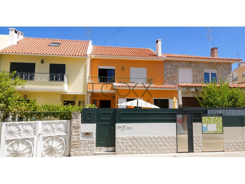 Property photo 2 of 32