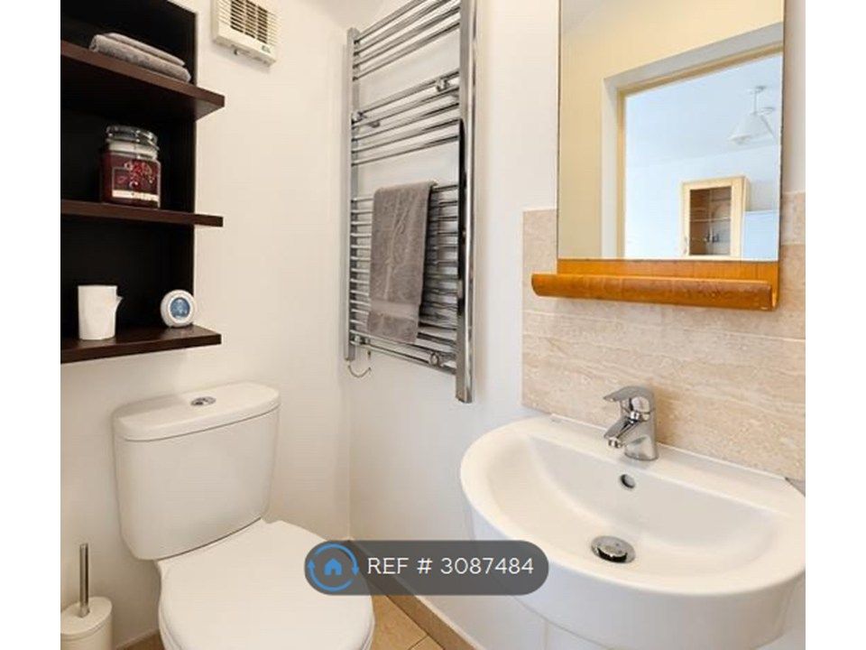 Property photo 3 of 5