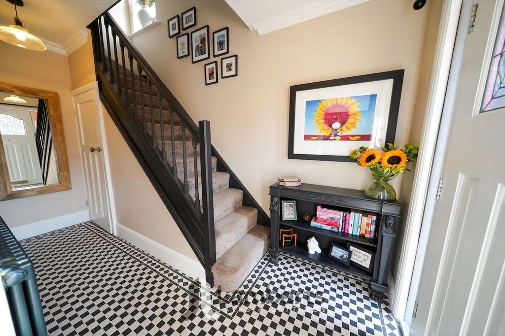 Property photo 3 of 26 Entrance Hallway