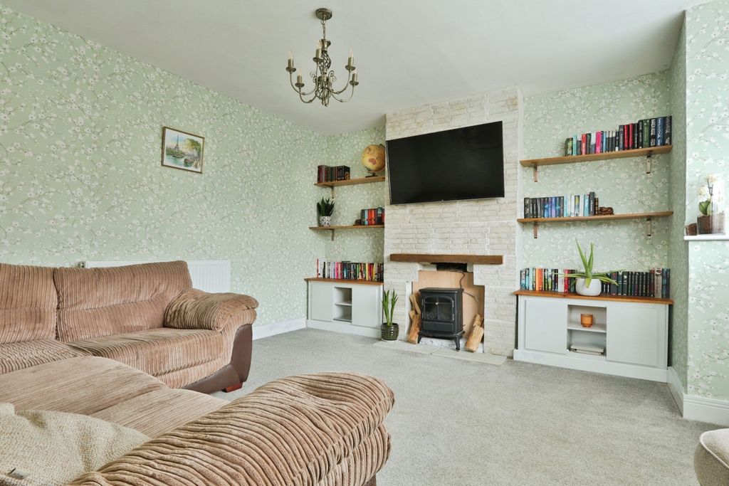 Property photo 2 of 13 4332885