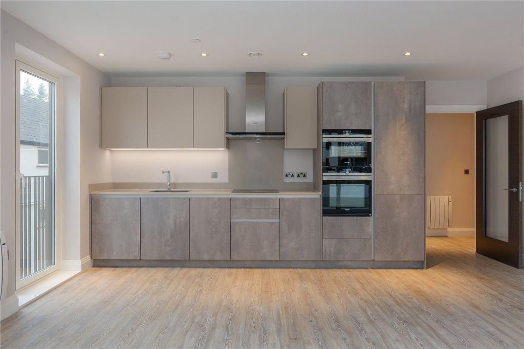 Property photo 3 of 11 Kitchen