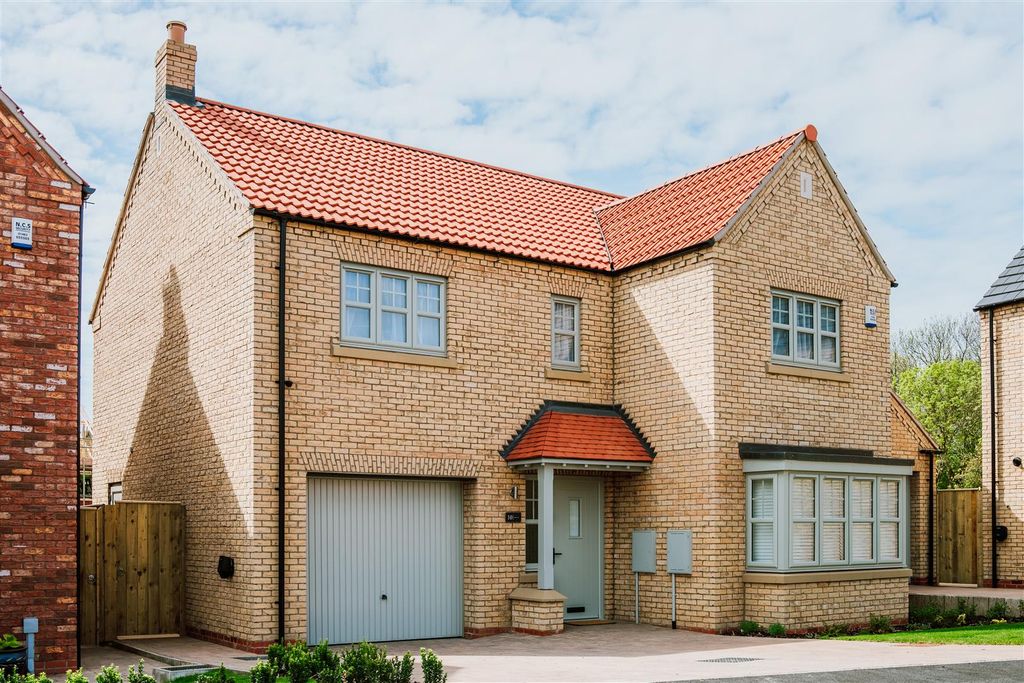 Property photo 1 of 9 Lockton