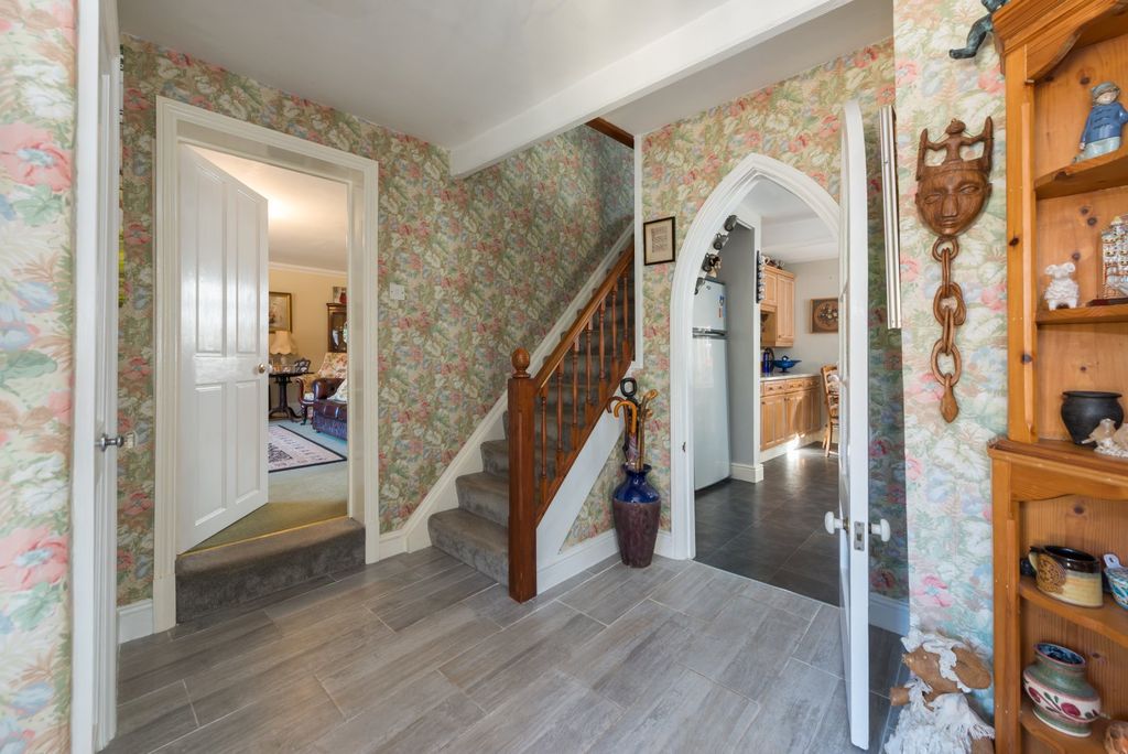 Property photo 2 of 25 Picture No. 18