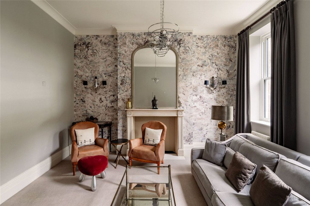 Property photo 3 of 10 Reception