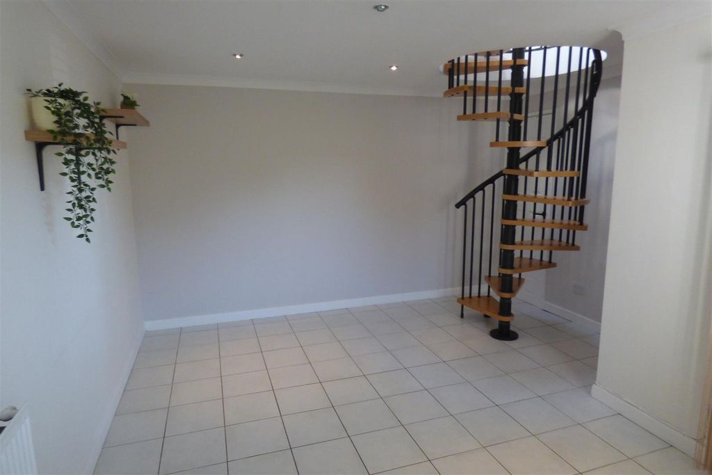 Property photo 3 of 8 P1400422.Jpg