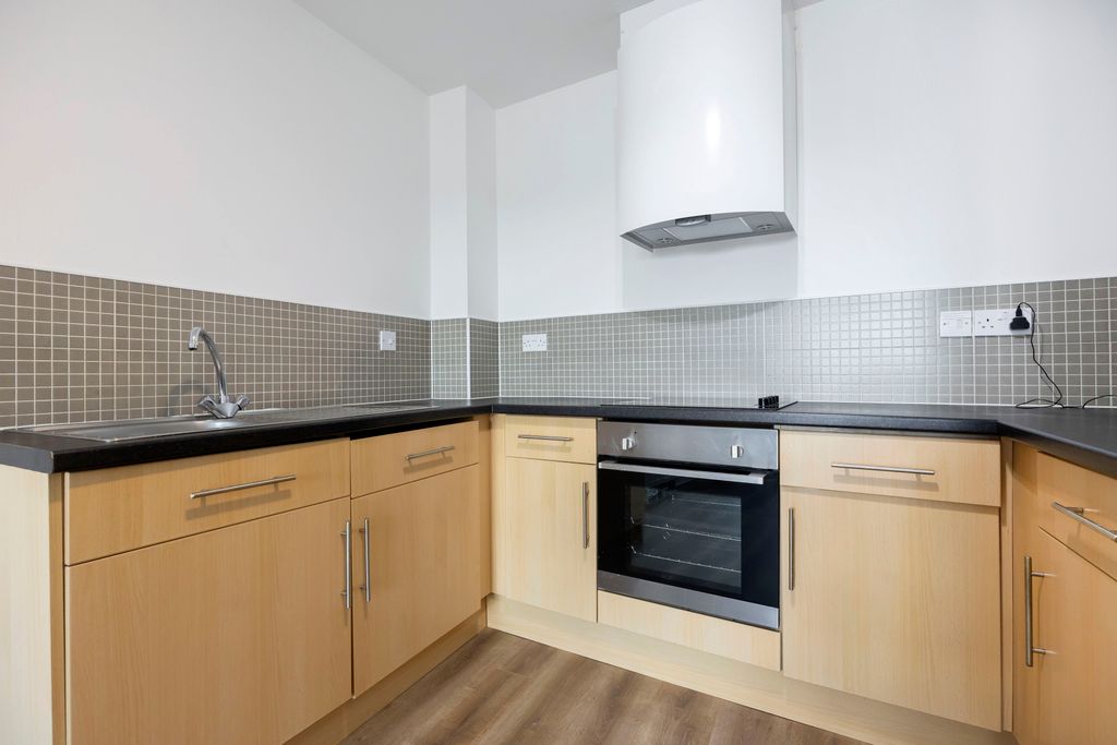 Property photo 3 of 8 Swindon-05