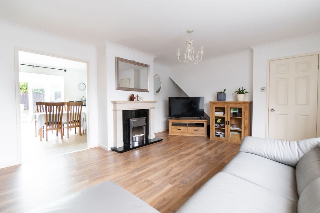 Property photo 3 of 27