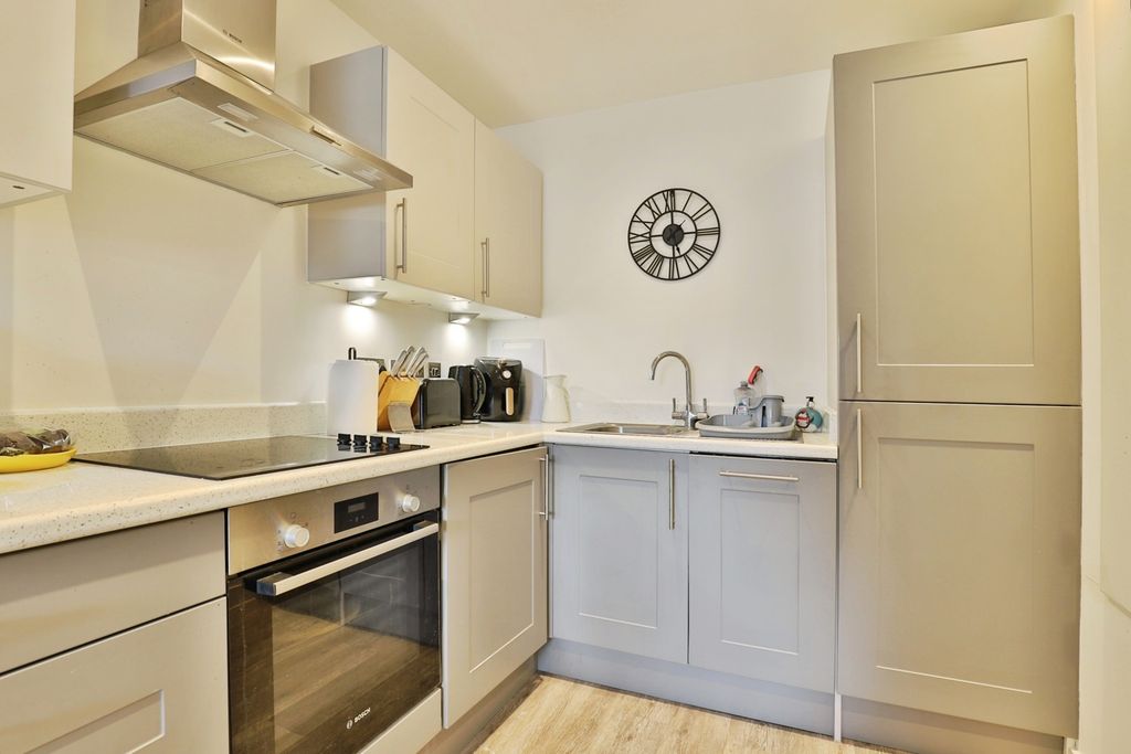 Property photo 2 of 11 Kitchen
