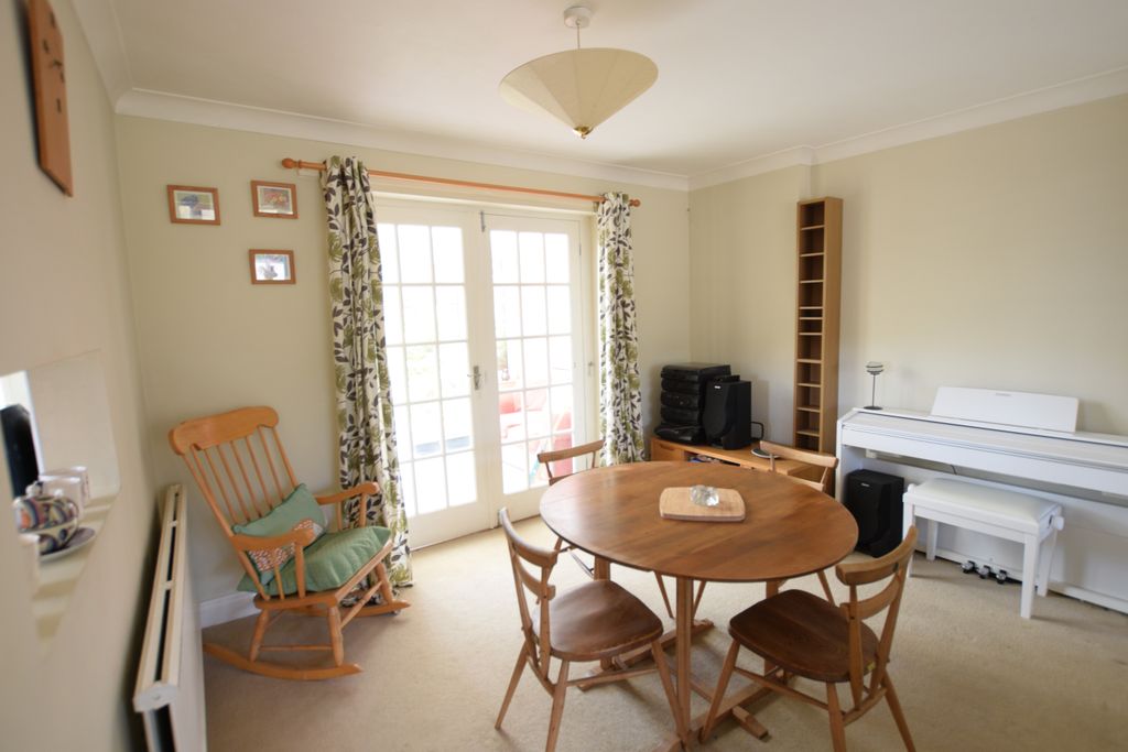 Property photo 3 of 25 Dining Area