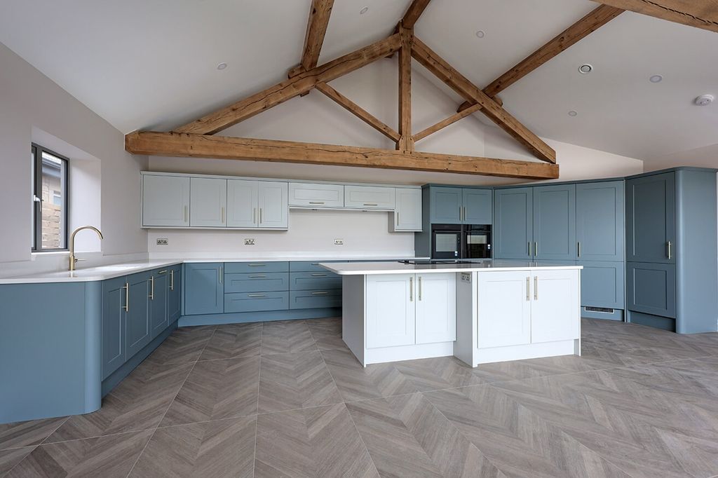 Property photo 2 of 23 4655694