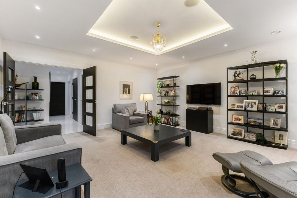 Property photo 1 of 19 101908_12 Walled ...