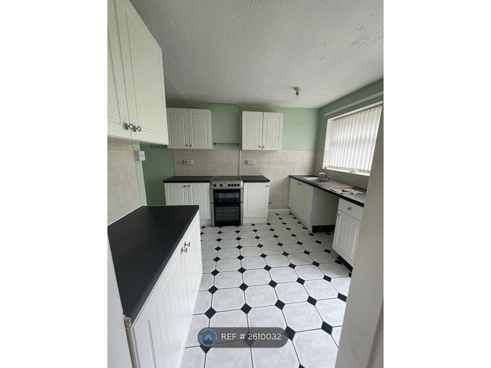 Property photo 2 of 12 Kitchen