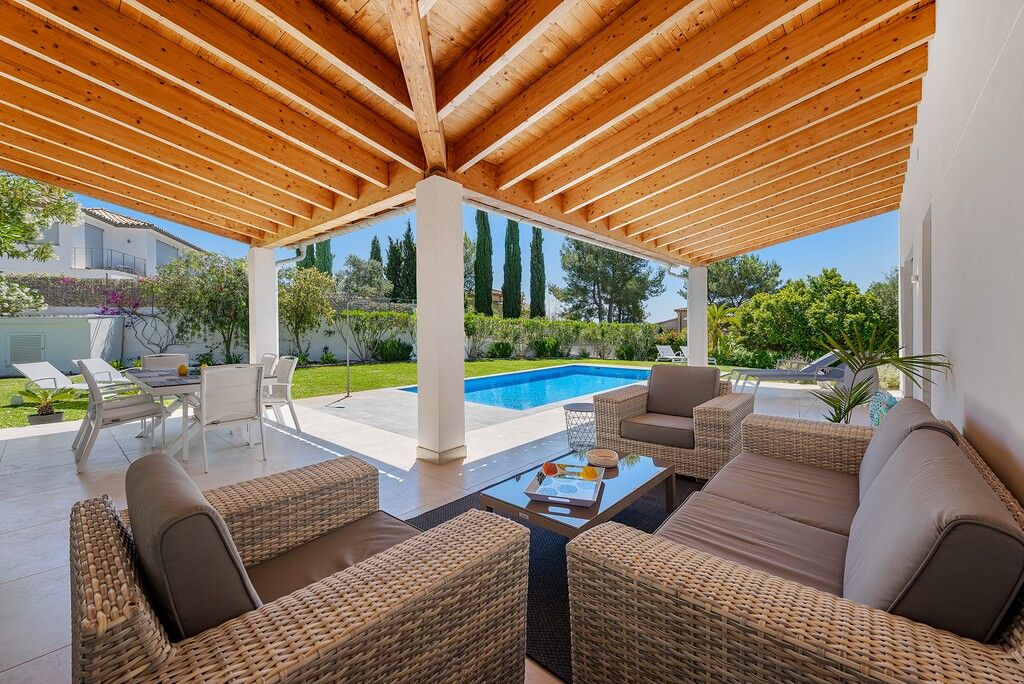 Property photo 3 of 20 Covered Terrace (1)