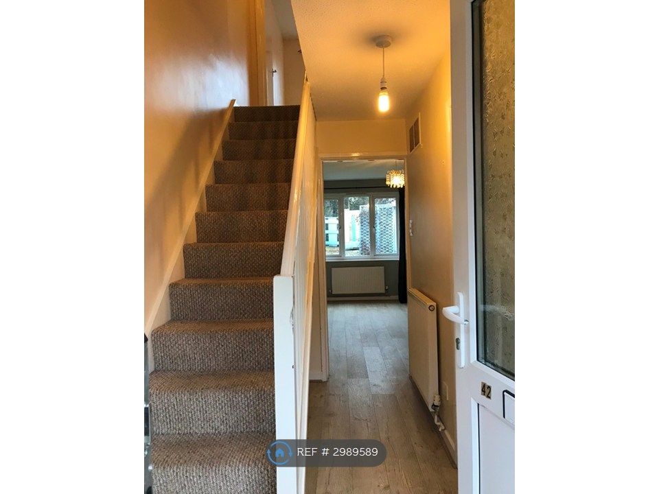 Property photo 2 of 14 Hallway