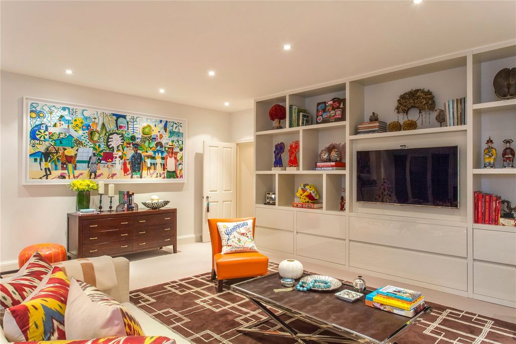 Property photo 2 of 15 Family Room