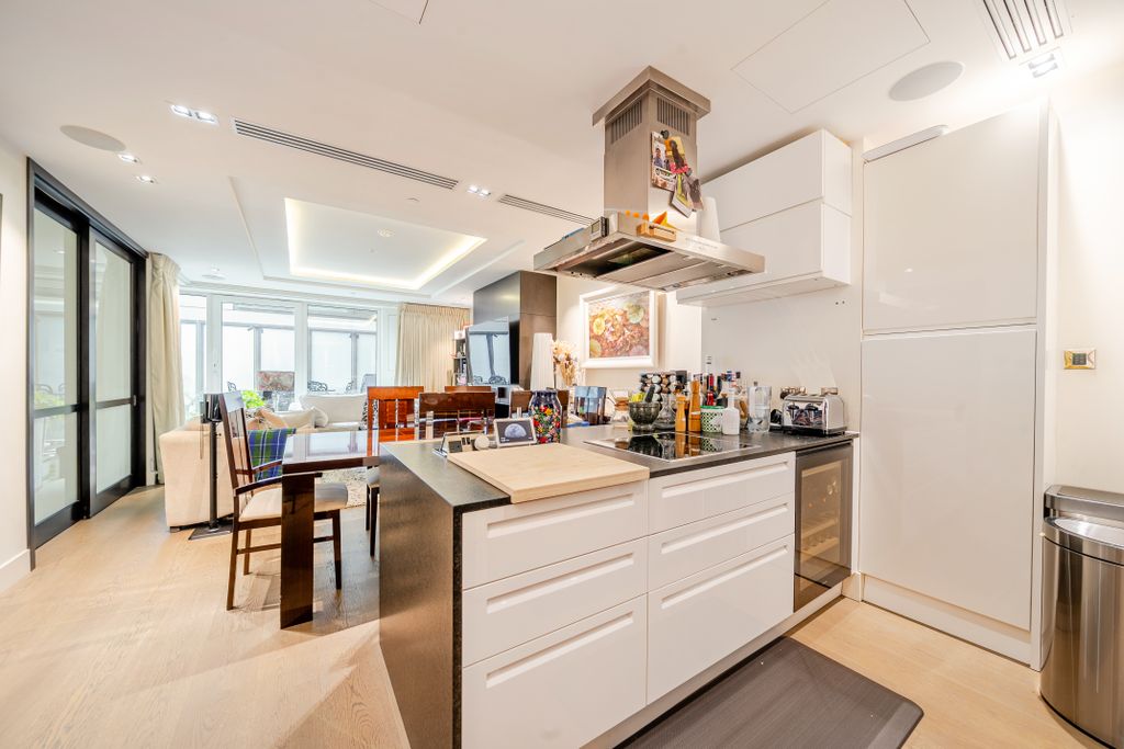 Property photo 2 of 14 Kitchen 3