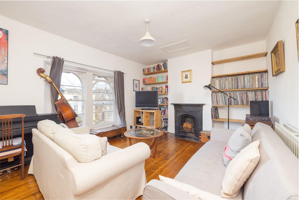 Property photo 3 of 26 Char6679.Jpg