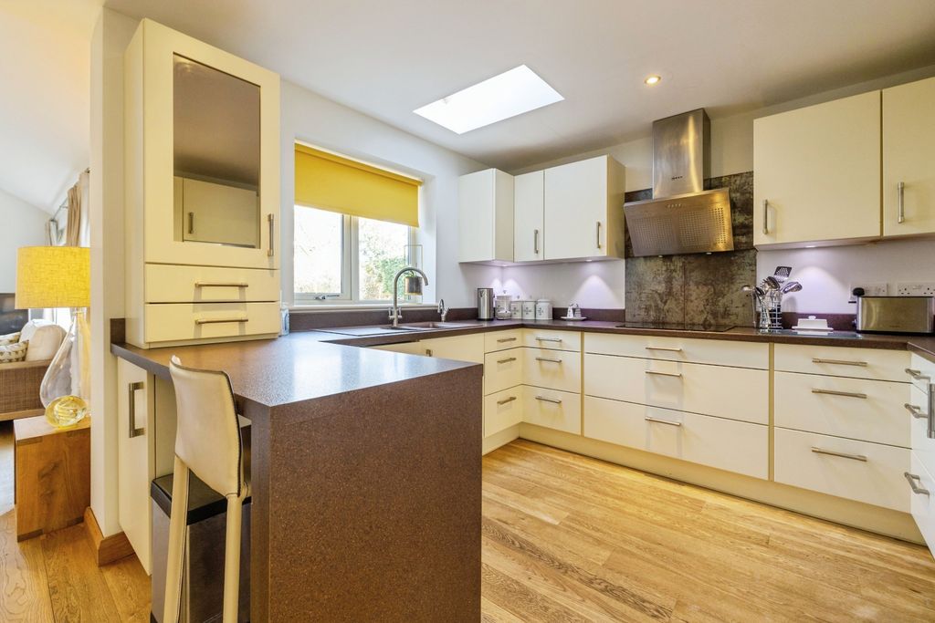 Property photo 3 of 20 Kitchen