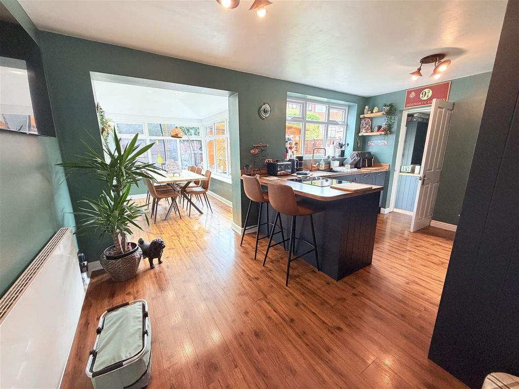 Property photo 2 of 35