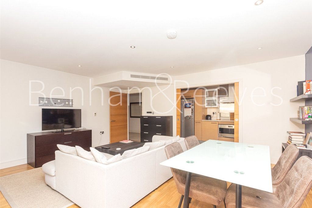 Property photo 1 of 18 Picture No. 04