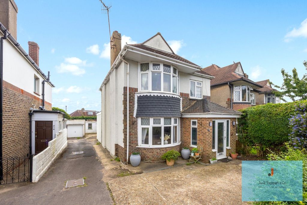 Property photo 3 of 16