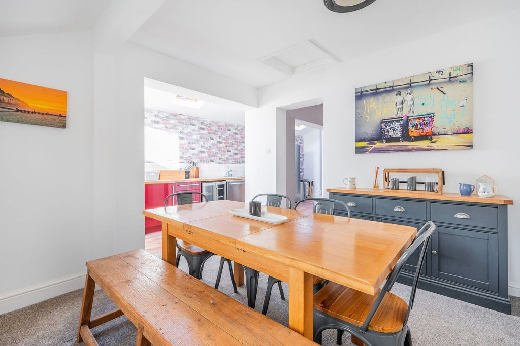 Property photo 3 of 27