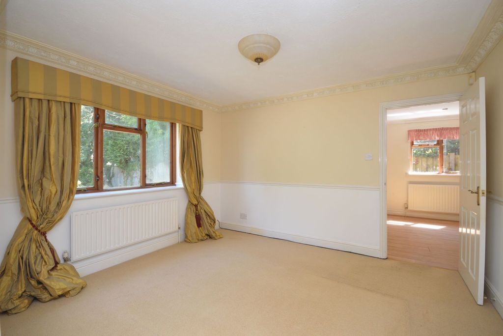 Property photo 3 of 27