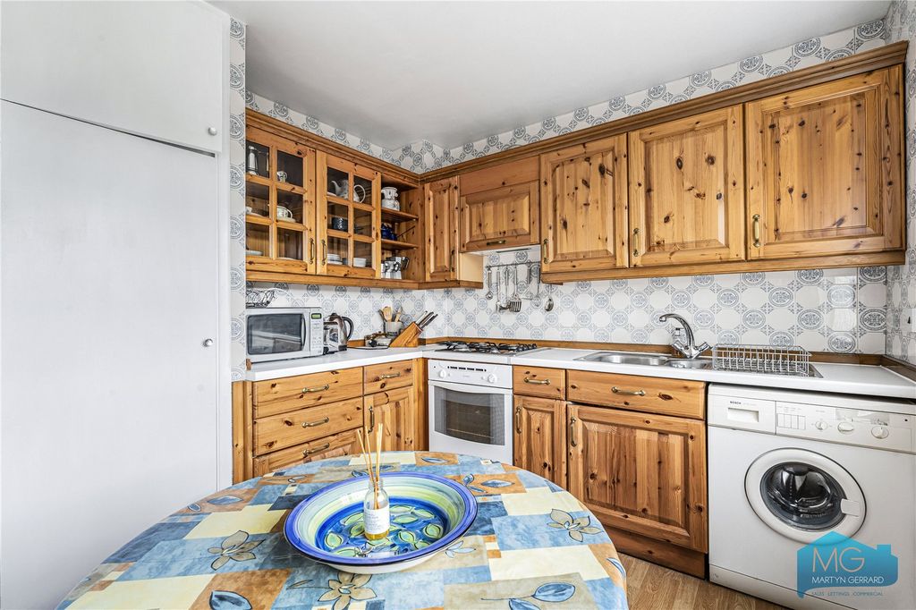 Property photo 2 of 17 Picture No. 16