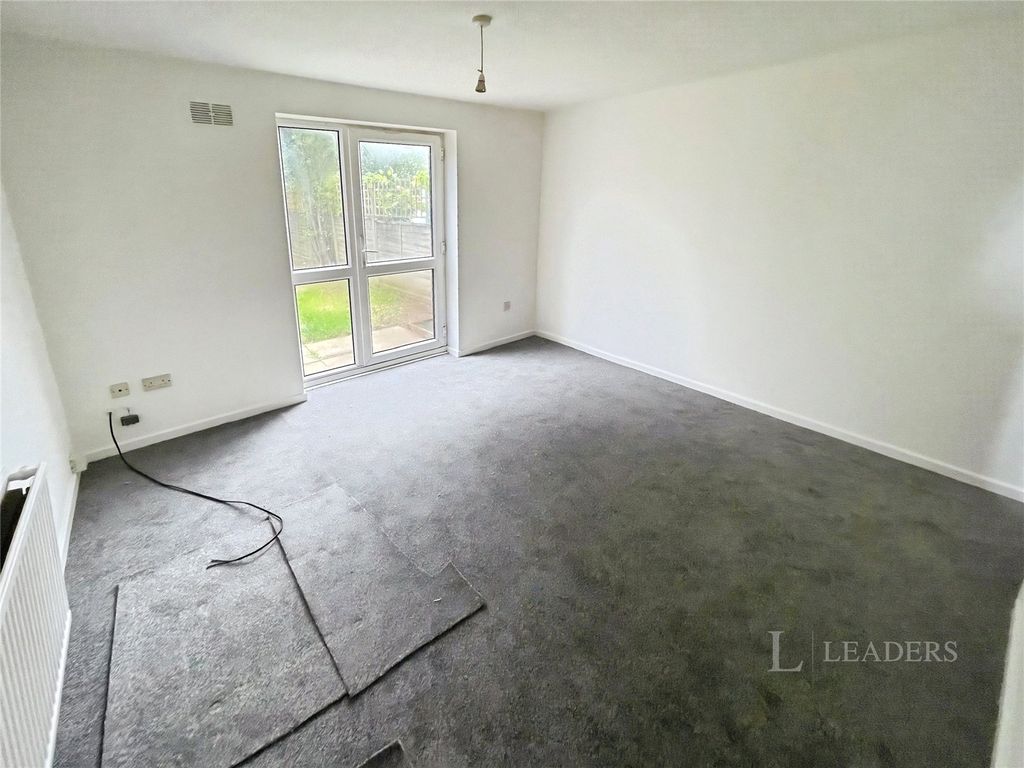 Property photo 3 of 11 Picture No. 28