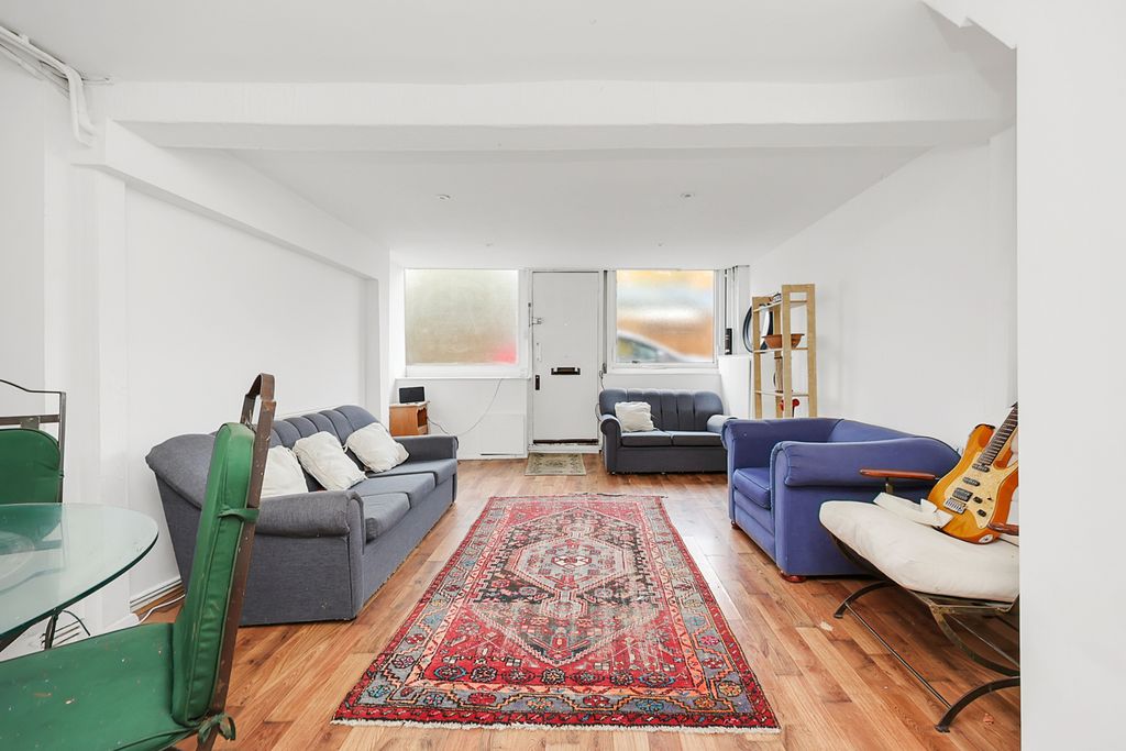 Property photo 2 of 13 Picture No. 11