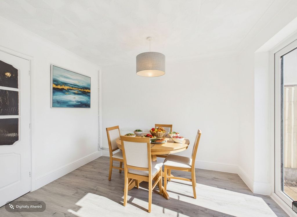 Property photo 2 of 16 Kitchen / Dinning