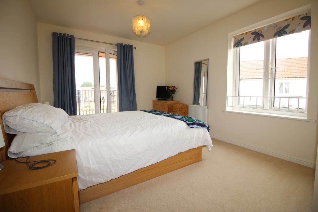 Property photo 2 of 40
