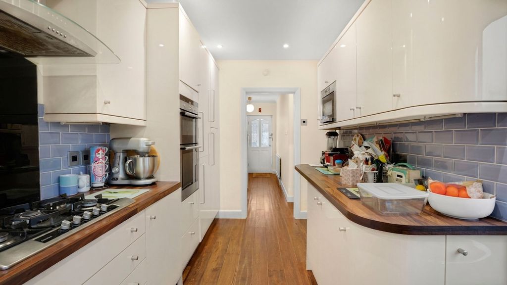Property photo 2 of 18